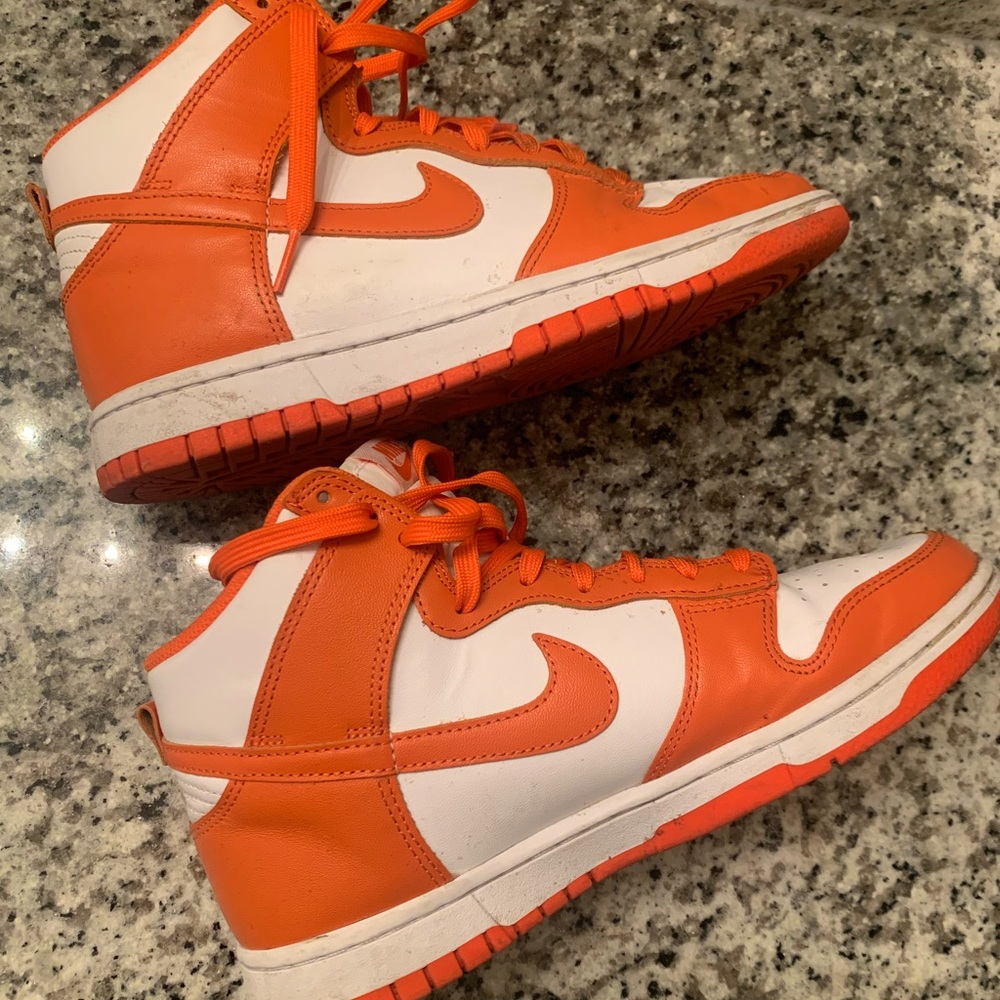 Nike dunks orange/white